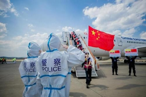 2019 年 12 月底武汉现不明肺炎病例，新冠肺炎疫情爆发